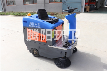 騰陽(yáng)掃地車 騰陽(yáng)掃地車